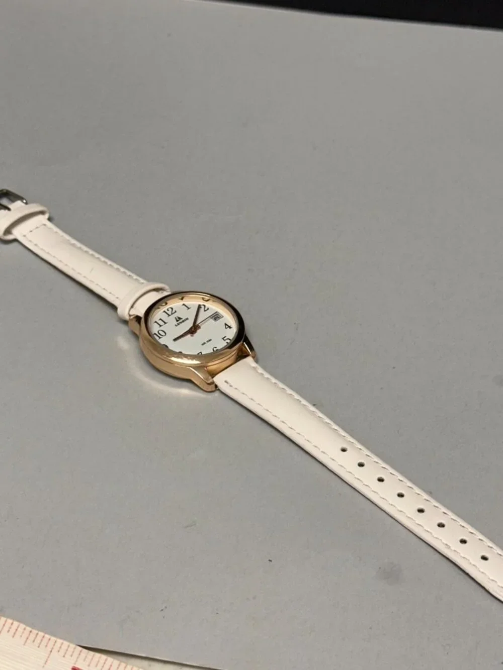 Lenqin Watch Women Gold Tone Date Window White Leather Band New Battery 9